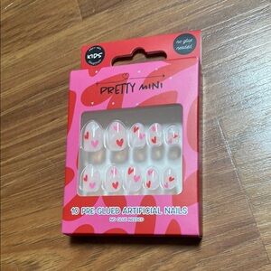 NWT Pretty Mini Kids Pre-Glued Artificial Nails